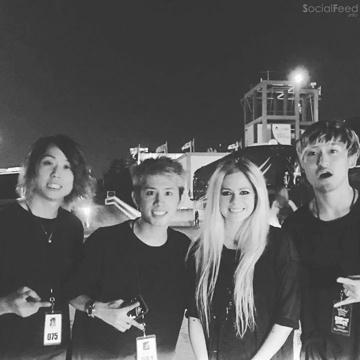 Nama Avril Lavigne masuk sebagai kolaborator One Ok Rock di lagu 'Listen' © socialfeed