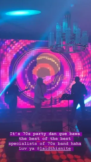 © instagram.com/awkarin