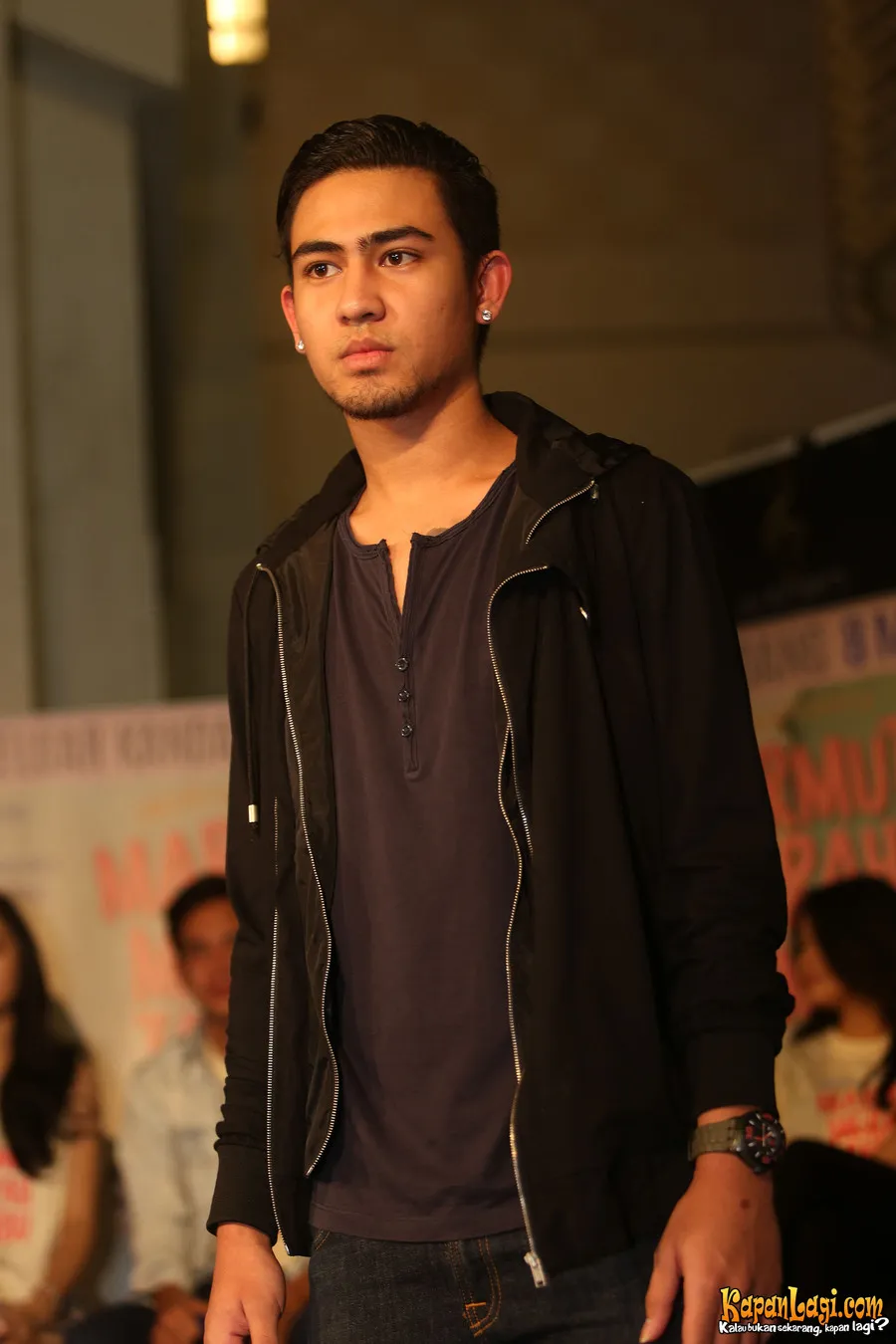 Ternyata Axel tidak tahu kalau dulu ayahnya sangat tenar. @KapanLagi.com®