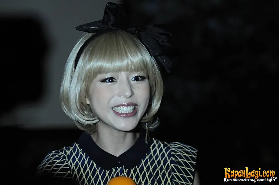 Aya Hirano saat jumpa pers di atrium Plaza Senayan, Jakarta. @kapanlagi.com