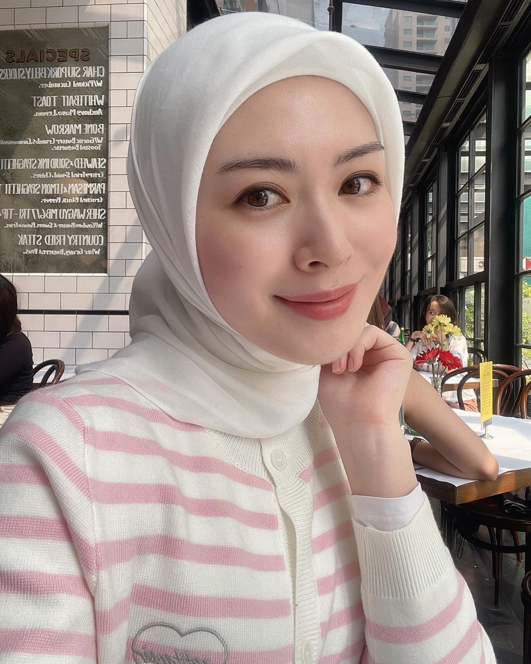 Fakta Unik Ayana Moon, Selebgram Mualaf Korea yang Ngaku Miskin Tapi Tiap  Hari Makan McD - Kapanlagi.com