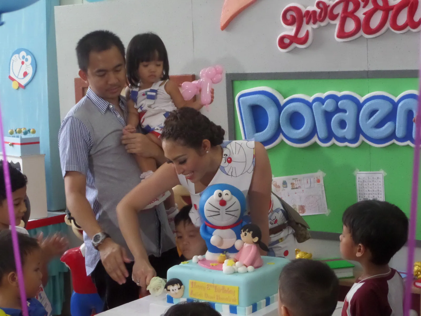 Pesta ulang tahun Aqilah dengan tema Doraemon © KapanLagi.com®/Abbas