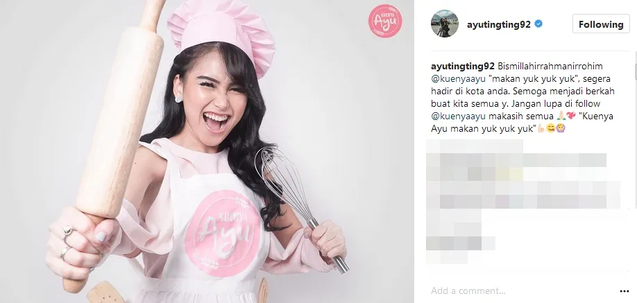 Ayu promo buat produk kuenya ©instagram/ayutingting92