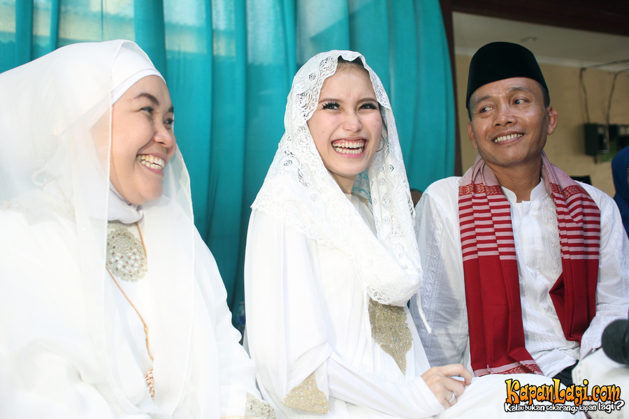 Kurban, Ayu Ting Ting Sumbang Satu Ekor Sapi - KapanLagi.com