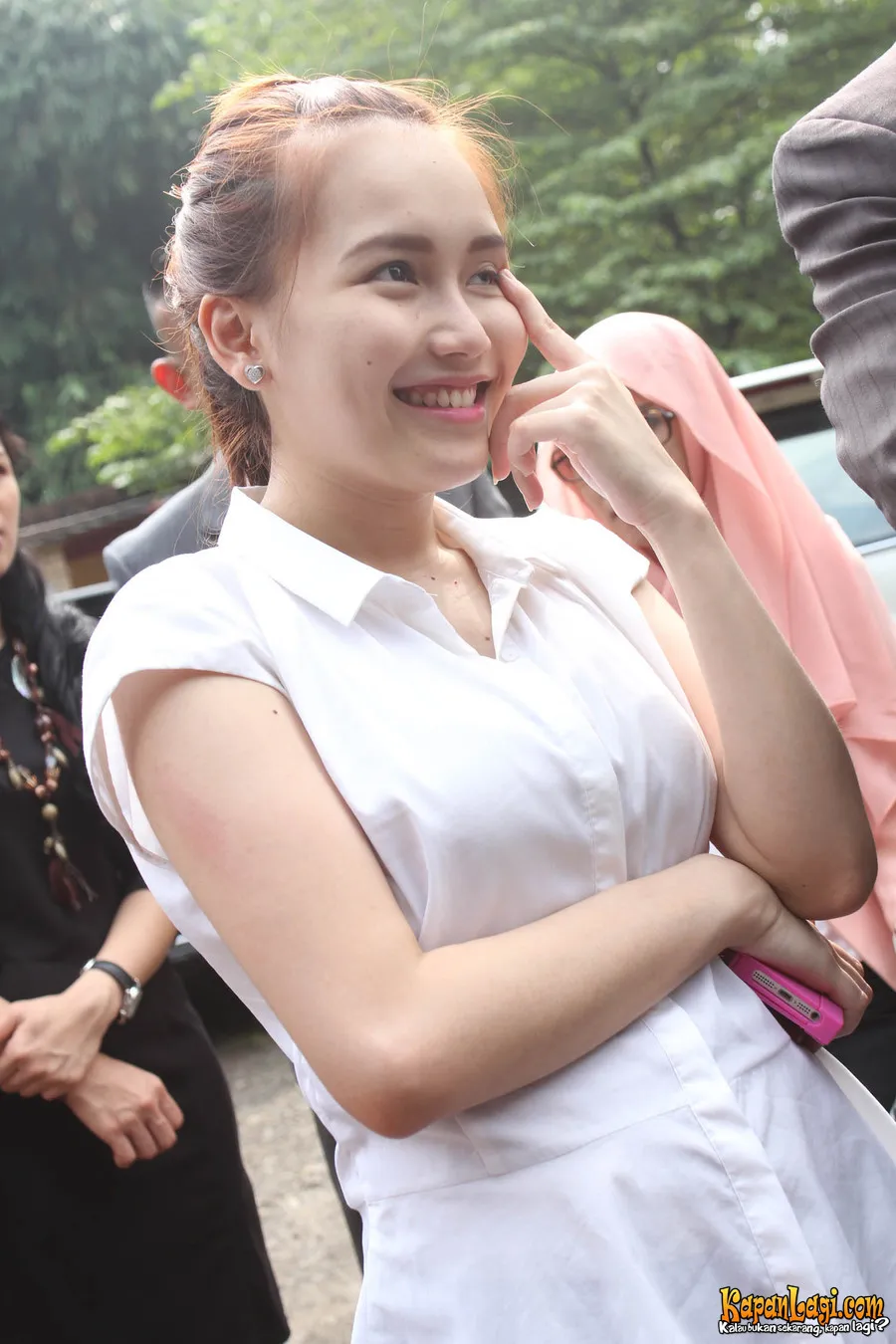 Ayu Ting Ting tidak merasa terbebani meski menjadi single parent.