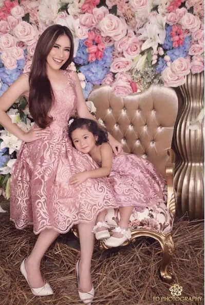 Ayu kerap unggah foto momen-momen kebersamaan dengan sang buah hati di akun sosial media miliknya. /©instagram.com/ayutingting92