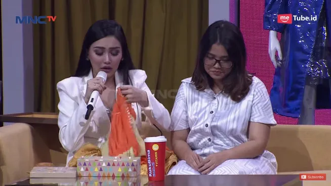 Ayu saat kenang kariernya sebagai biduan dangdut keliling © YouTube.com/Kilau DMD MNCTV