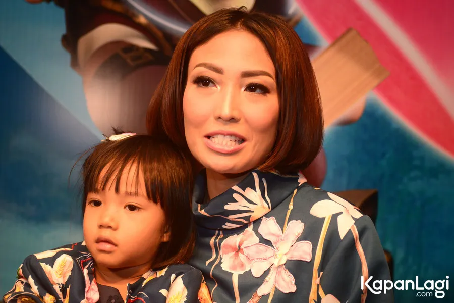Ayu Dewi mengajak putrinya ke tempat yang mengedukasi saat liburan di Bali © KapanLagi.com®/Bayu Herdianto