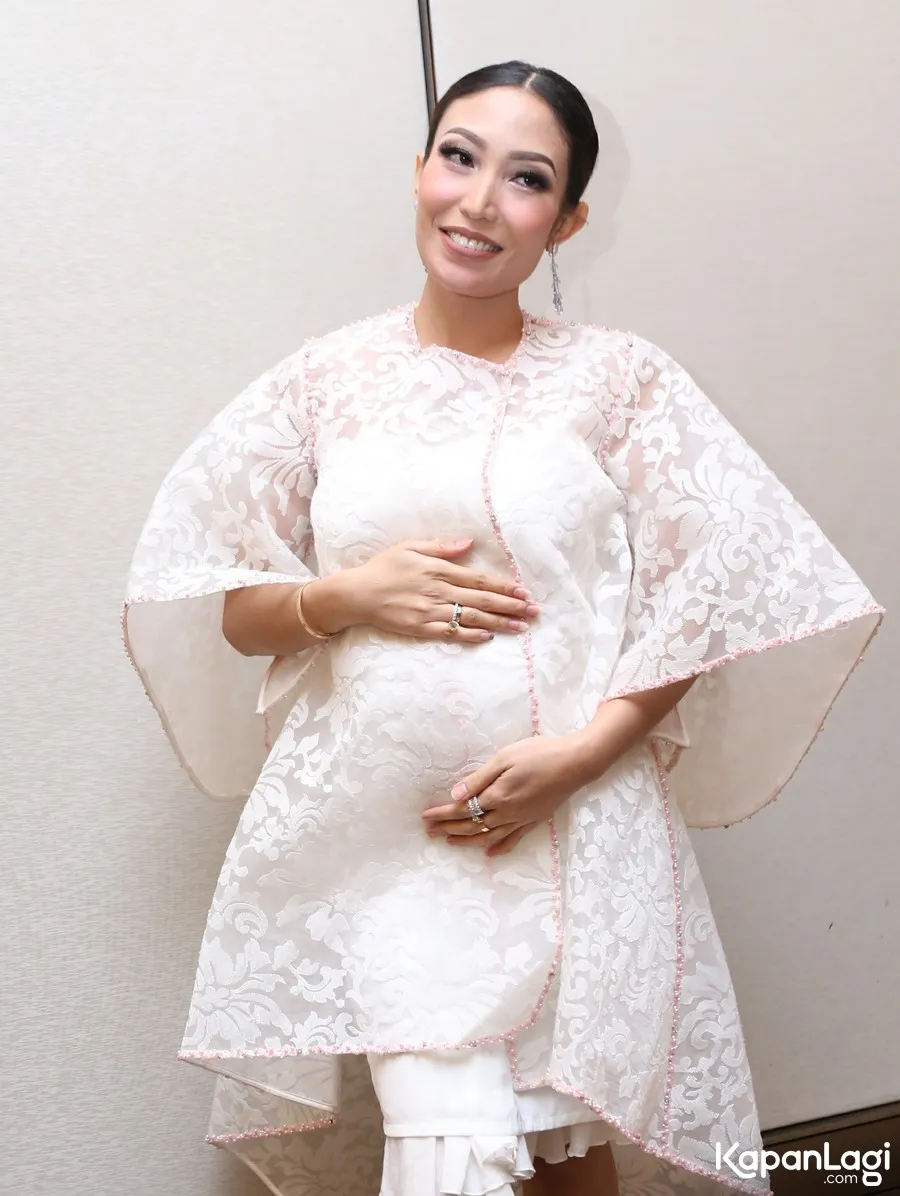 Ayu Dewi mengaku ingin diendorse jika melahirkan. ©KapanLagi.com/Agus Apriyanto