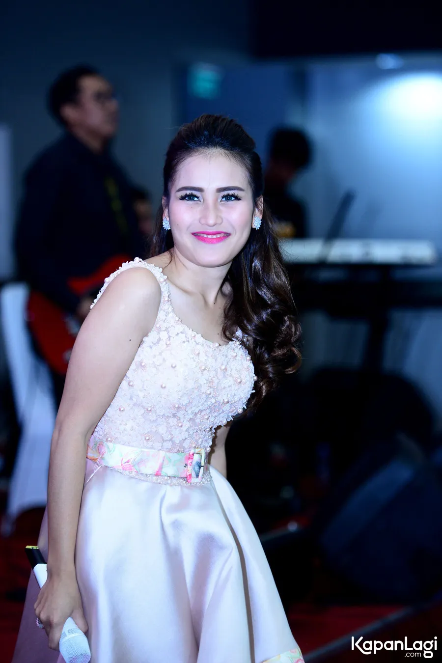 Ayu Ting Ting disebut melanggar Undang-Undang karena melarang mantan suami bertemu anaknya. ŠKapanLagi.com/Bayu Herdianto