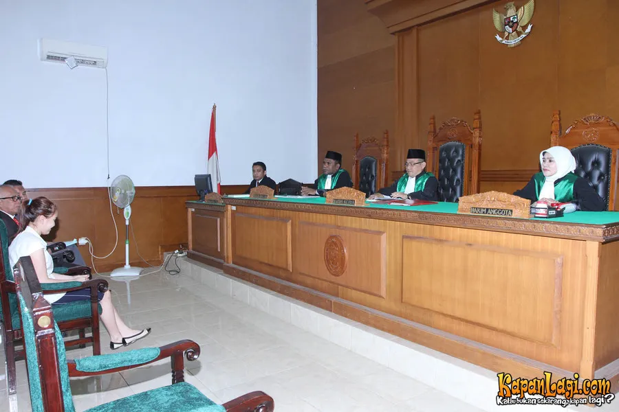Ayu di sidang perdananya. @KapanLagi.com®/Budi Santoso