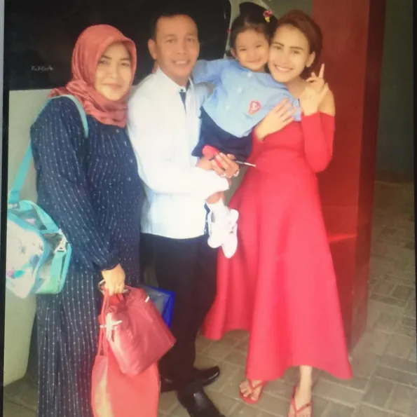 Bilqis pergi sekolah pertama kali © Instagram.com/mom_ayting92_