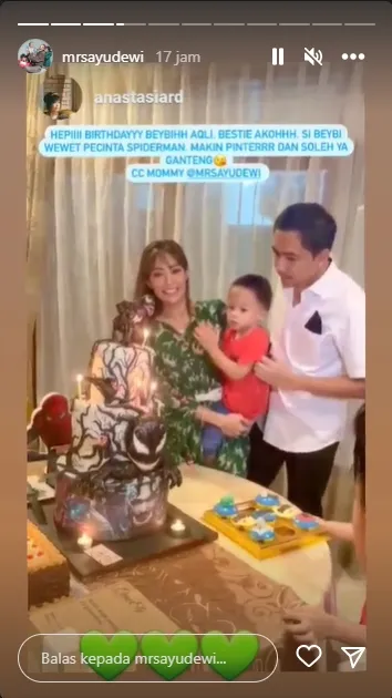 (credit: instagram.com/mrsayudewi)