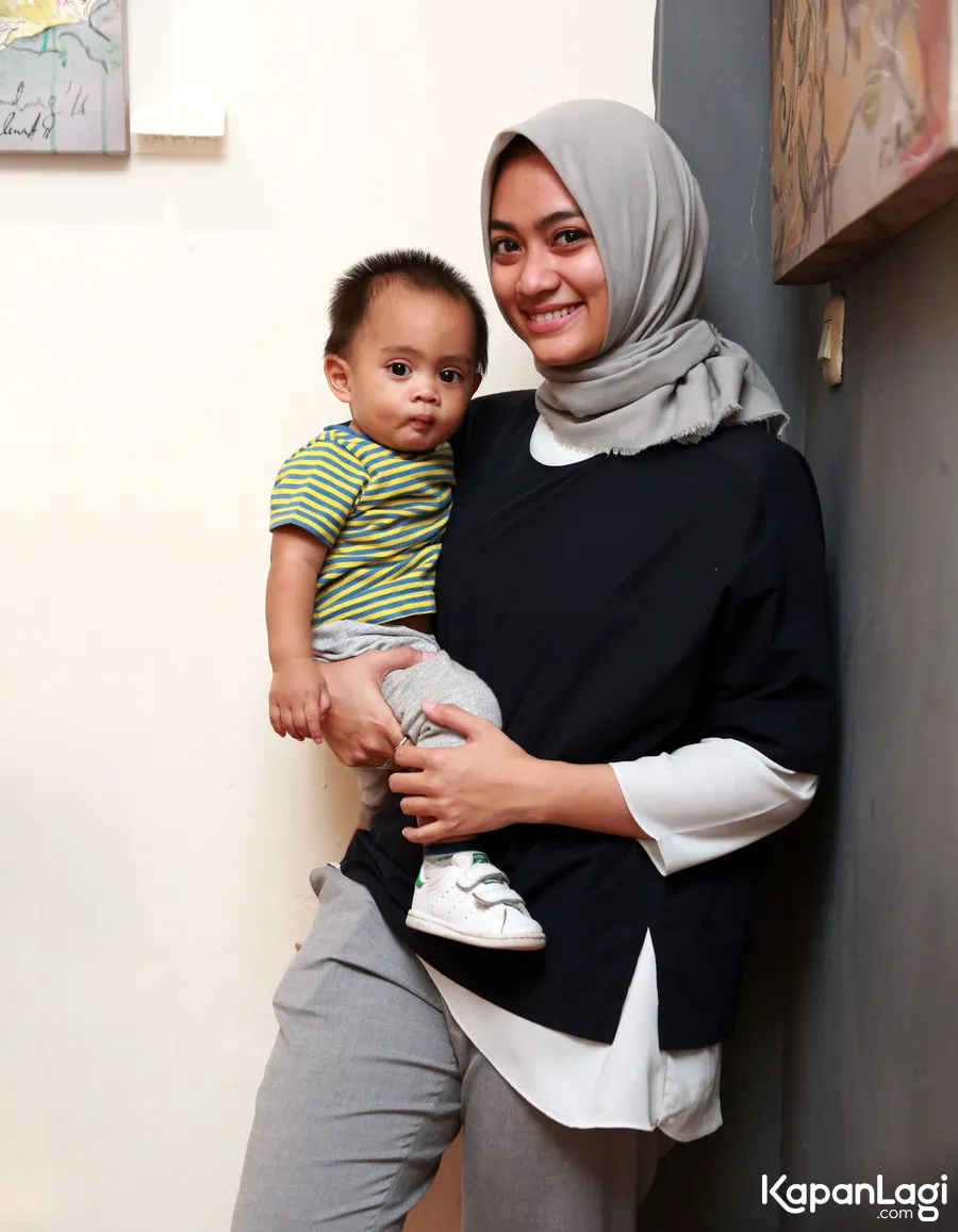 Meski ribet, Ayudia Bing Slamet kerap aja Sekala ke lokasi syuting © KapanLagi.com®/Muhammad Akrom Sukarya