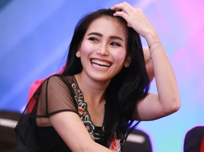 Tahun ini, Ayu Ting Ting akan mengajak sekeluarga berlibur ke Jepang. © KapanLagi.com/Agus Apriyanto