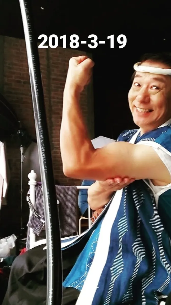 Chef Harada memperlihatkan kekuatannya (credit: instagram.com/ayummyy426)