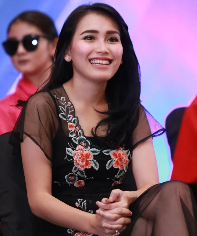 Ayu Ting Ting mendoakan yang terbaik bagi Ivan dan Faye. © KapanLagi.com/Agus Apriyanto