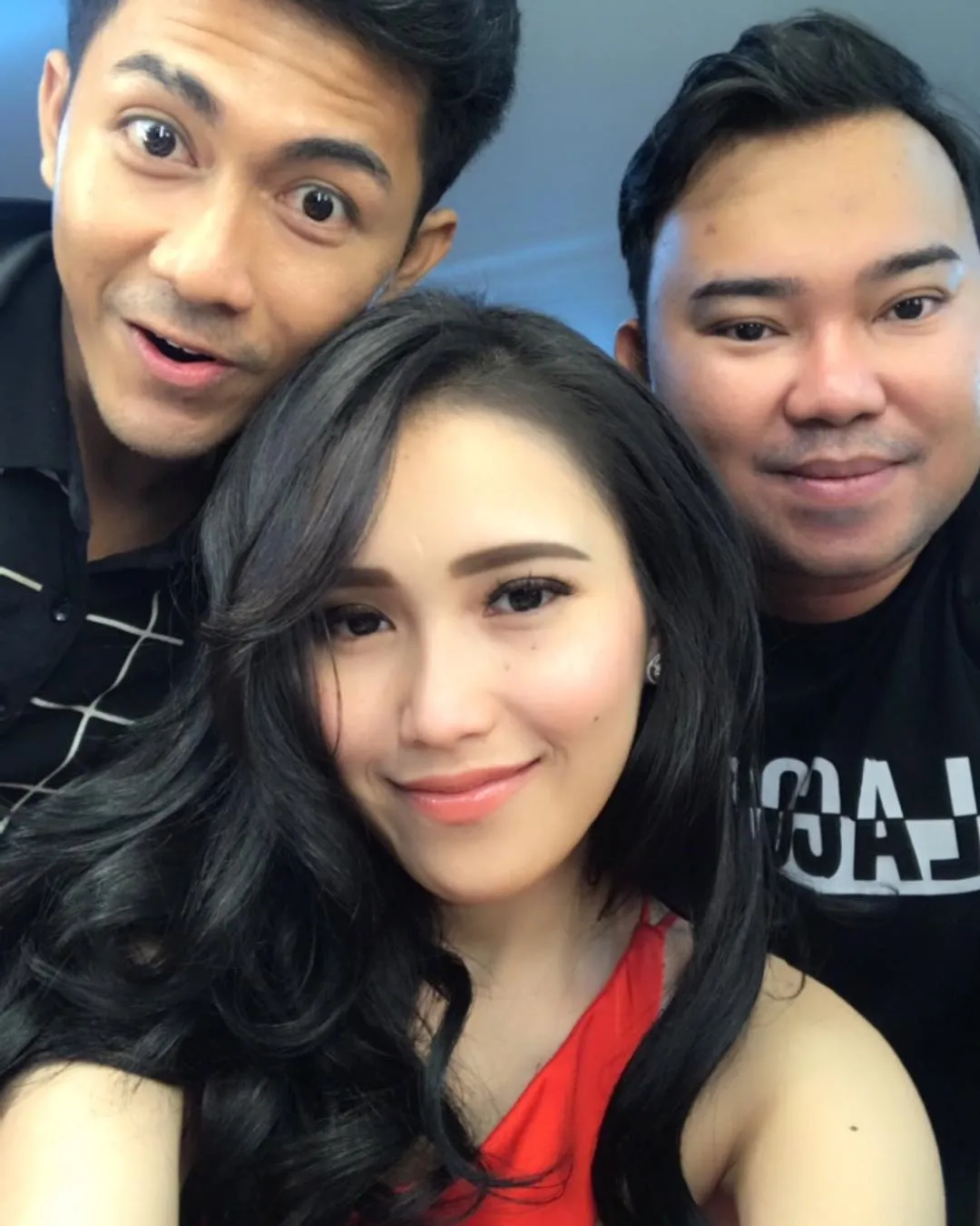 Dua pria di balik penampilan Ayu, Wishnu(kiri) dan Reyza(kanan). Credit: via instagram.com/diaryfashionstyle