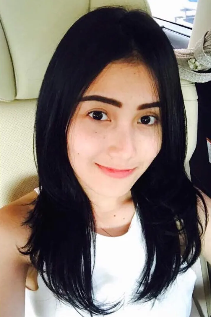 Potret Ayu Ting Ting dengan penampilan polos tanpa riasan wajah. /©instagram.com/ayutingting92