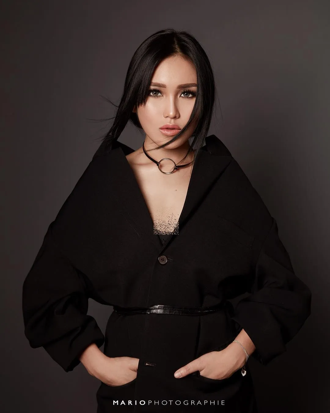 Bak model profesional, Ayu bergaya di pemotretan terbarunya. /©instagram.com/mariophotographie