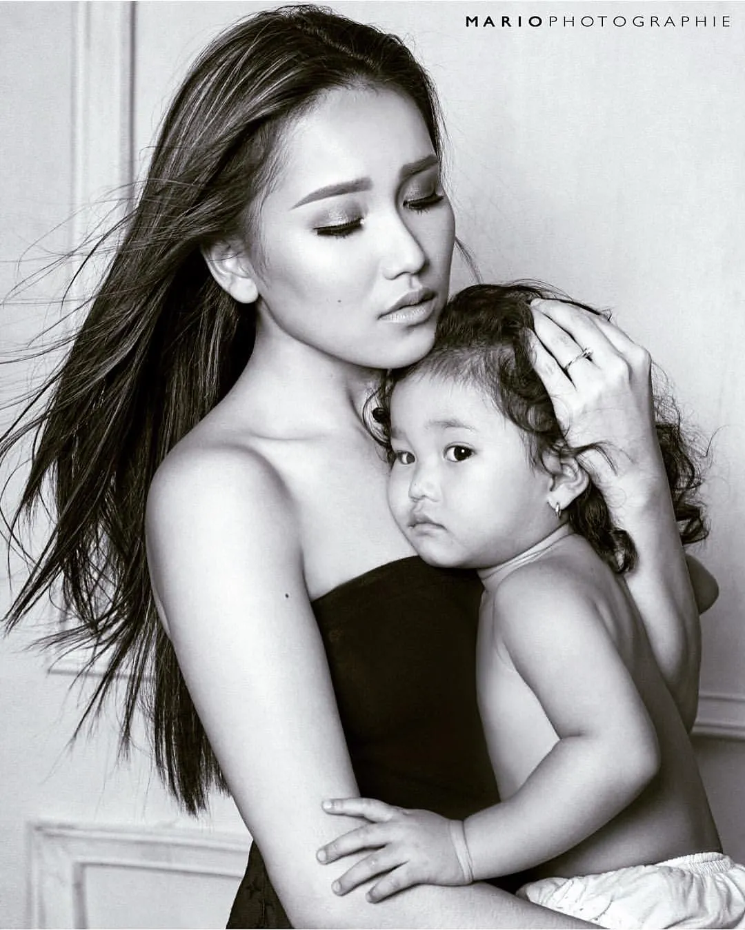 Potret kedekatan Ayu Ting Ting dan putrinya Bilqis. /©instagram.com/mariophotographie