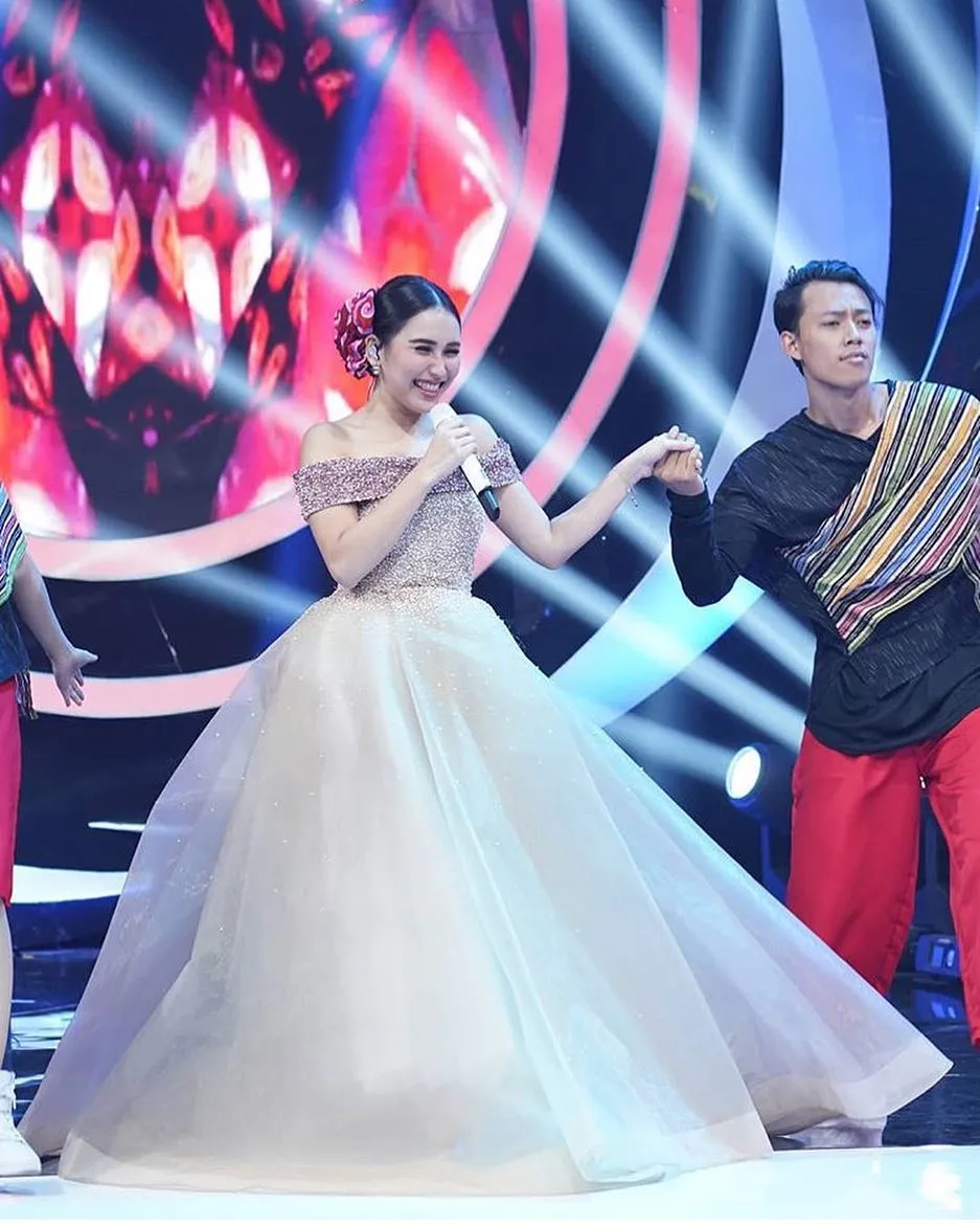 Cantiknya Ayu tampil bagaikan putri di dunia dongeng. Credit: via instagram.com/ayutingting92