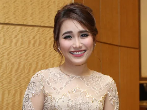Ayu Ting Ting pamer senyum bahagia di ultah MNCTV © KapanLagi.com/Muhammad Akrom Sukarya