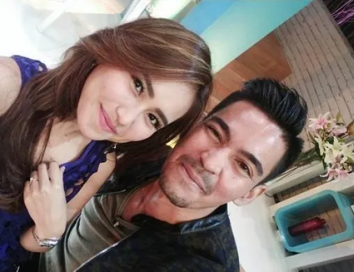 Robby Purba dan Ayu Ting Ting, dua bintang ini sama-sama diungkap bakal segera menikah lewat instagram stories. cr: instagram.com/ayutingting92