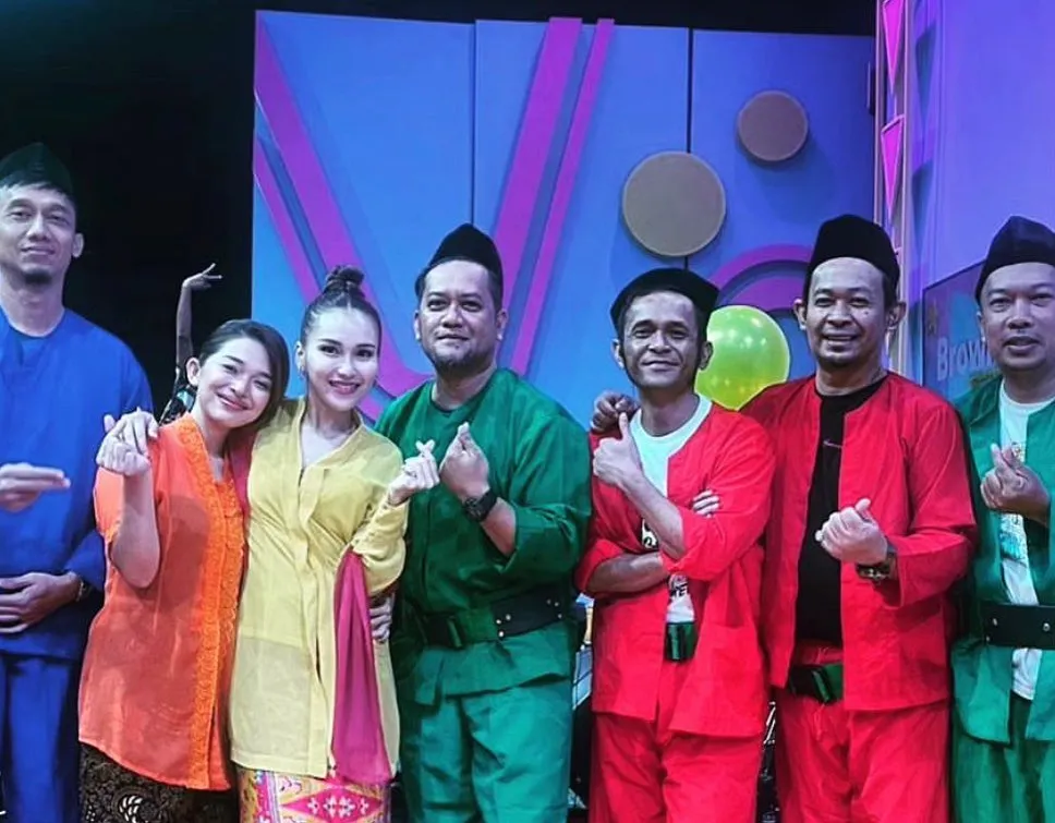 instagram.com/ayutingting92