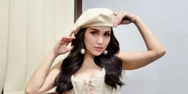 Ayu Tingting @ instagram.com/ayutingting92