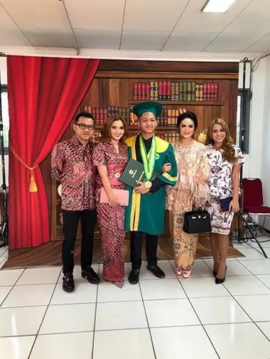 Akur, KD, Anang dan Ashanty dampingi wisuda Azriel ©instagram/ashanty_ash