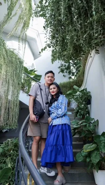 Azriel Hermansyah dan Krisdayanti (Credit: Instagram/krisdayantilemos)