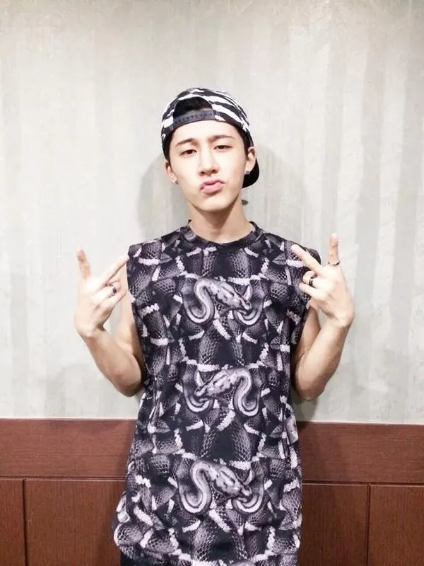 B.I diminta keluar dari iKON karena kasus penggelapan dana sang ayah. @fanpop.com
