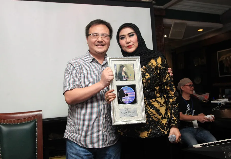 Dian Piesesha merilis album barunya, LEMBAYUNG UNGU © Istimewa
