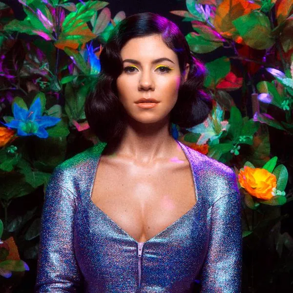 Marina luncurkan lagu baru foto: twitter.com/MarinasDiamonds