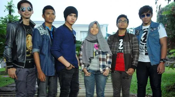 Band ALIANDONESIA, keren kan? Twitter @AliandoFan