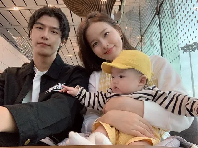 Bang Taeeun bersama istri dan anak © instagram.com/b_taeeun