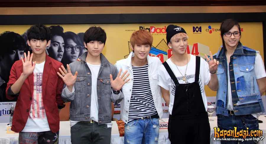 Prescon B1A4 sebelum konser di Jakarta