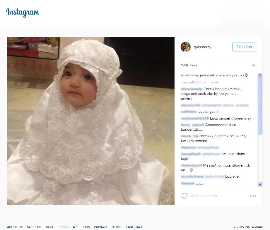 Bukan cuma super lucu, Baby Arsy juga semakin shaleha! ©Instagram.com/queenarsy/