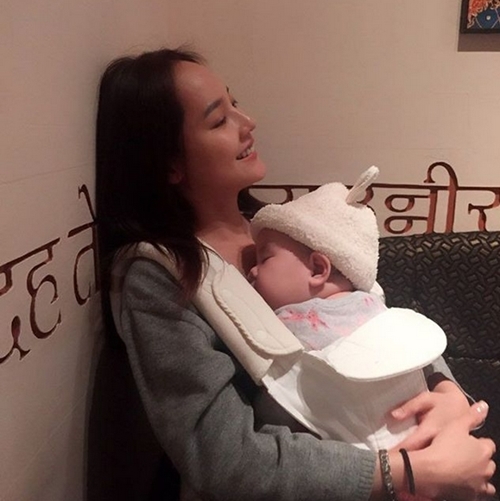 Baby Ro Hee, putri pasangan Eugene damn Ki Tae Young yang sudah syuting episode pertama tampil di Superman  Returns. ©soompi.com