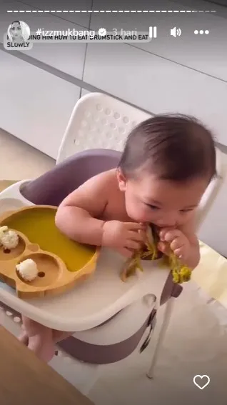 Tidak Melarang Baby Izz Masukin Tangan ke Mulut