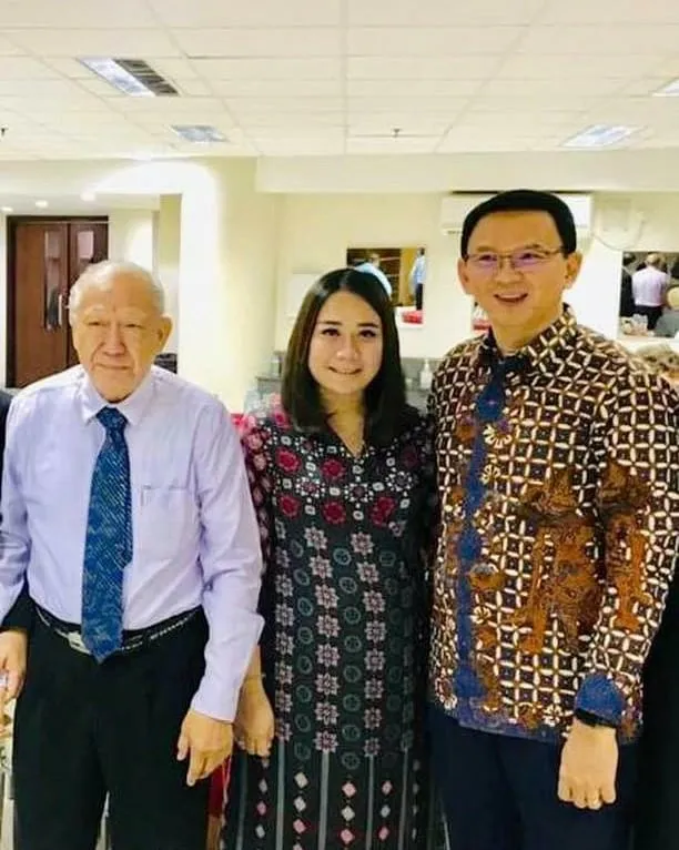 Hasil gambar untuk istri ahok hamil