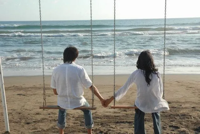 Film ini adalah remake dari film lawas yang dibintangi oleh Christine Hakim dan Roy Marten.