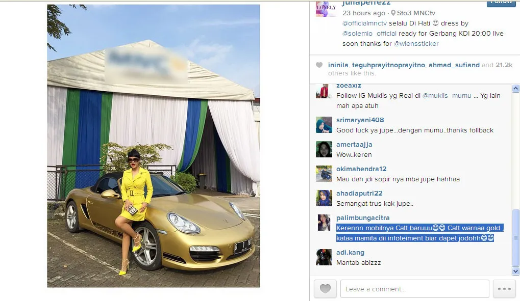 Jupe dan mobil barunya @foto: Instagram/juliaperrezz