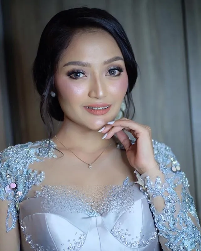 Credit: instagram.com/kartikamakeupartist