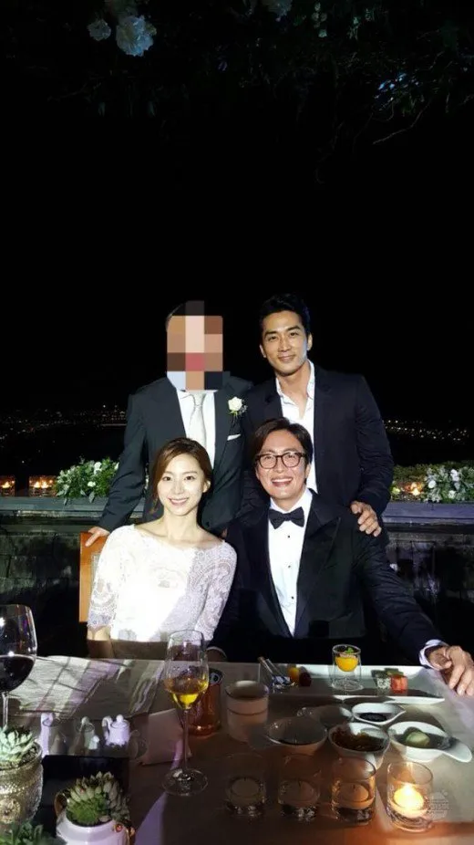 Song Seung Hun hadir dalam pesta pernikahan Bae Yong Jun & Park Soo Jin. ©hancinema.net