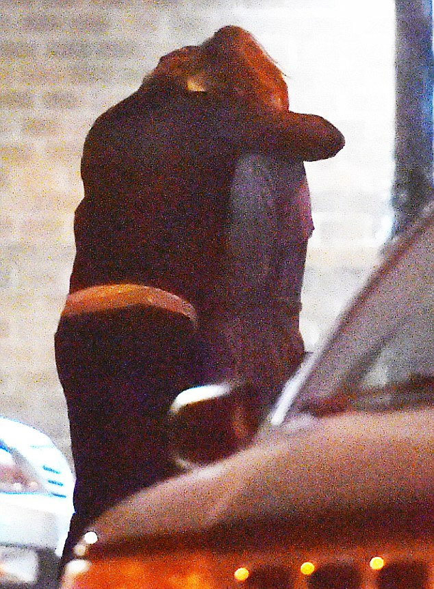 Bradley dan Irina tertangkap kamera mesra © Splashnews.com