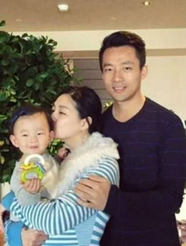 Merasa gen suaminya kelewat bagus, Barbie Hsu patok harga mahal untuk sperma Huang Xiaoming. ©toggle.sg