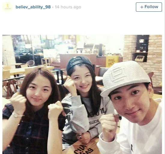 Selfie Baro, Kim Yoo Jung, dan Seo Shin Ae setelah menonton pertandingan bersama. ©koreaboo.com