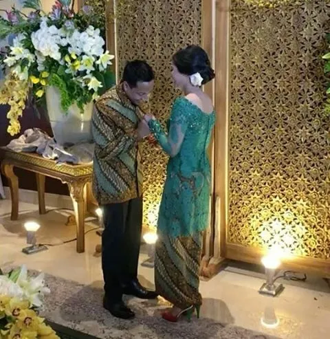 Dari sederet foto yang tersebar di Instagram, acara lamaran berlangsung lancar dan penuh kebahagiaan © instagram.com/bienda_nafathar